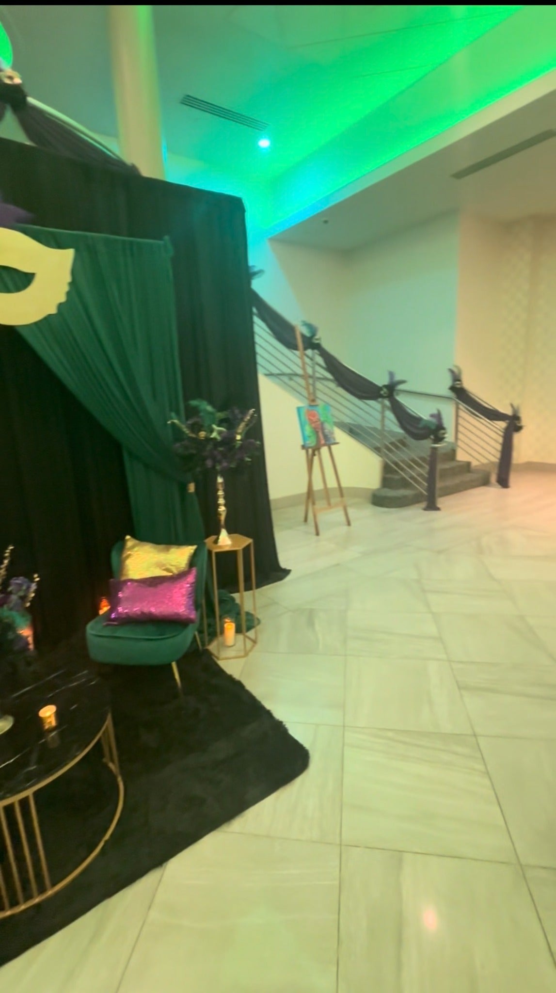Emerald-inspired event setting